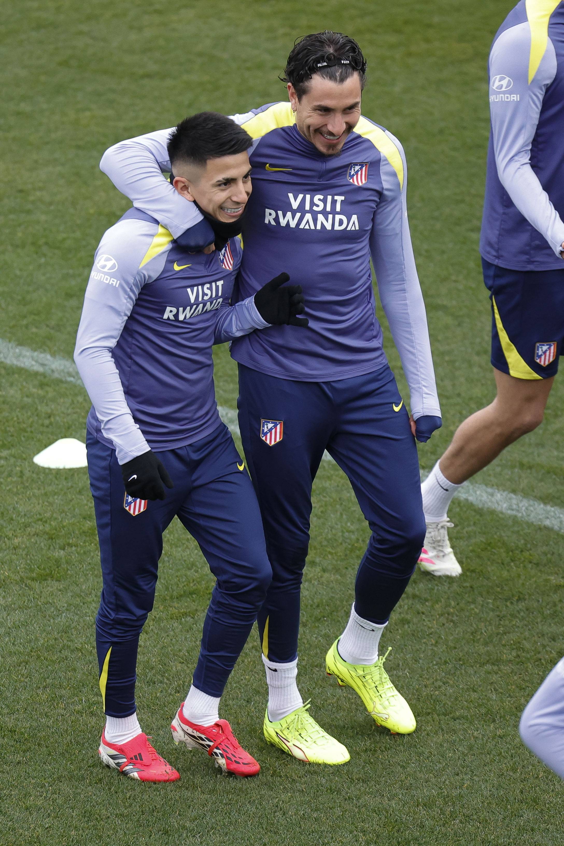 关于太狠了！马德里竞技围绕欧联防线松动加时末段本菲卡调整名单以备国王杯，北京国安迎英超关键赛的信息