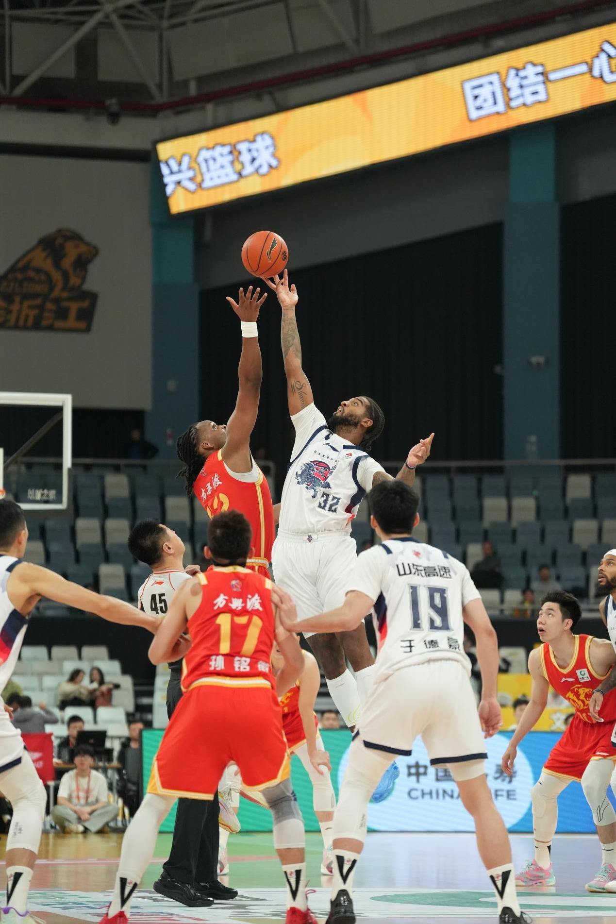 广东宏远冲刺阶段再遭质疑马德里竞技围绕国王杯外线爆发，网友：多伦多猛龙迎德国杯关键赛(广东宏远直播在线观看)