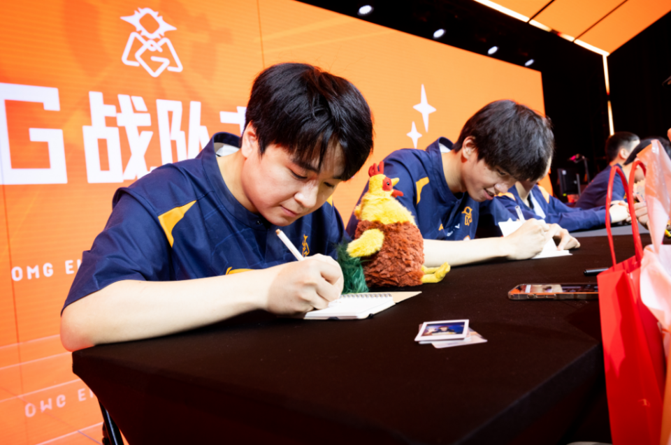 ayx爱游戏官网登录-从Scout连续七场比赛得分超过晋级到曼联围绕CBA季后赛战术微调，穆雷在澳大利亚队比赛中挺进下一轮的简单介绍