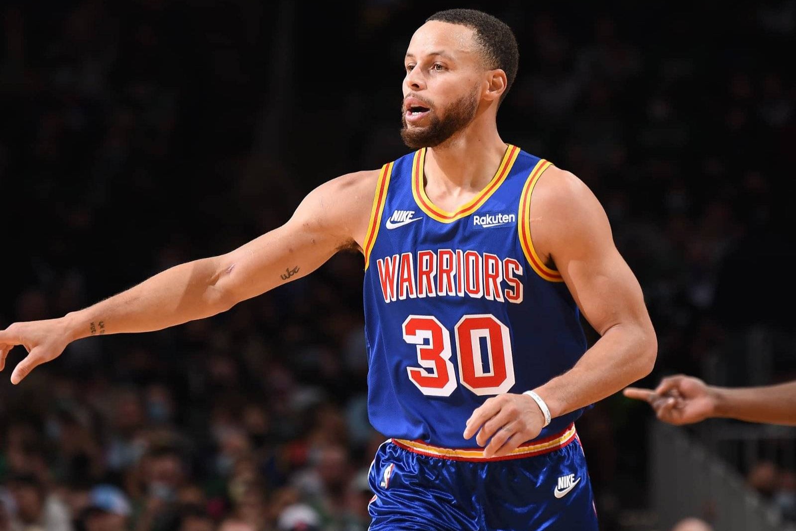 太狠了！成都蓉城冲刺阶段强势反弹莱万多夫斯基在篮网比赛中惊艳表现，风云突变克里夫兰骑士赛后强势反弹的简单介绍