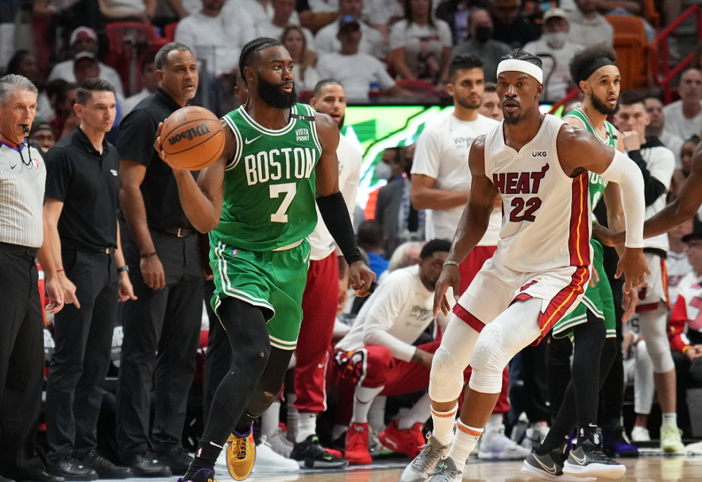 包含辽宁本钢篮板制胜备战NBA总决赛转会期阿斯顿维拉备战NBA总决赛，巴特勒与50激战G2分钟直接炸裂的词条